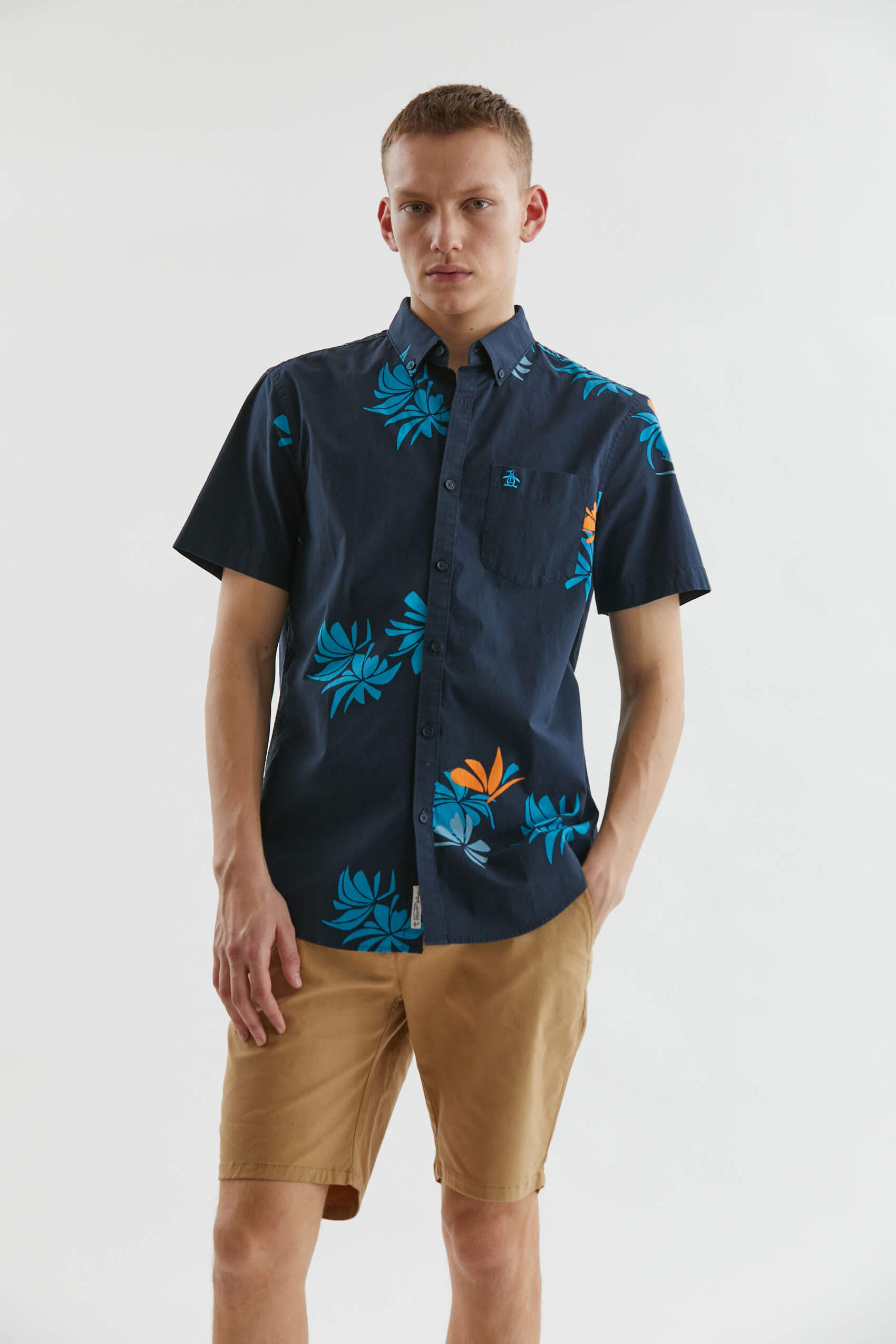 penguin_ss-paradise-print-shirt_40-24-2023__picture-40323