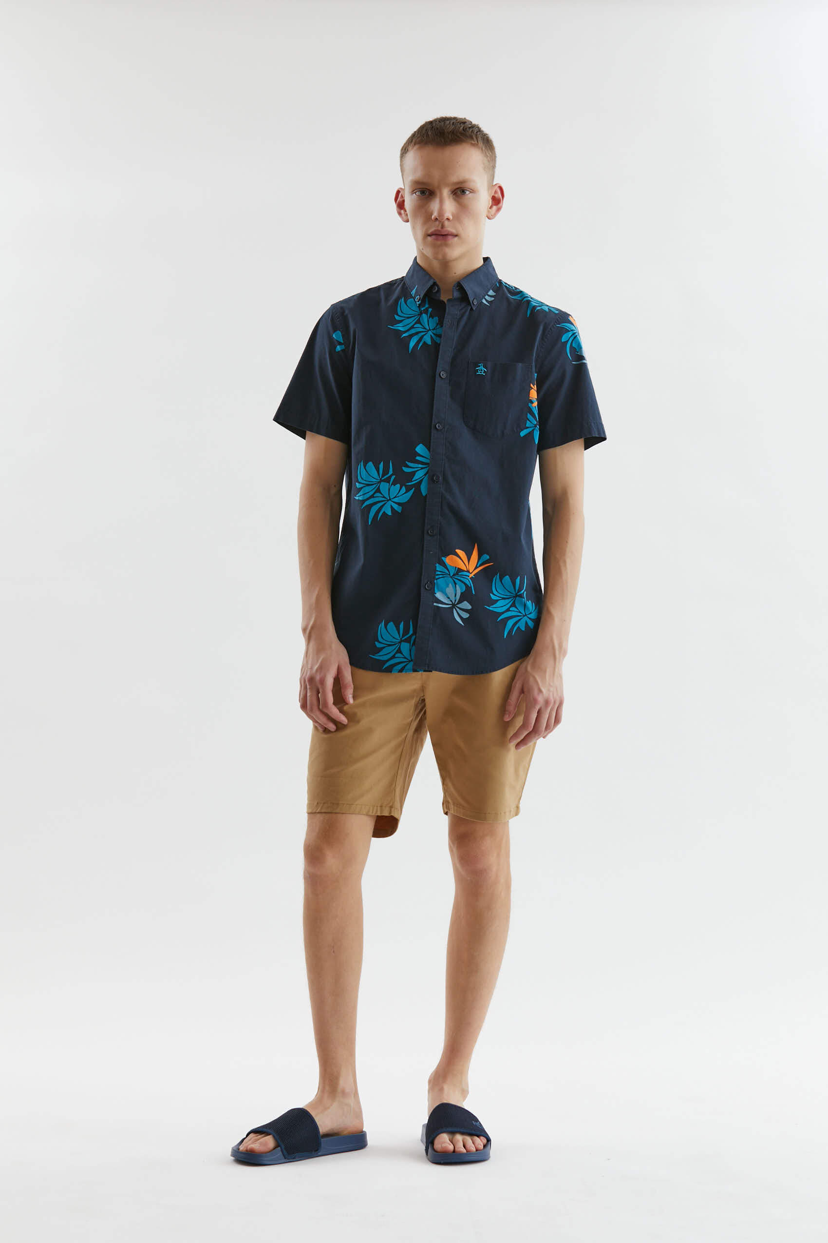 penguin_ss-paradise-print-shirt_40-24-2023__picture-40324