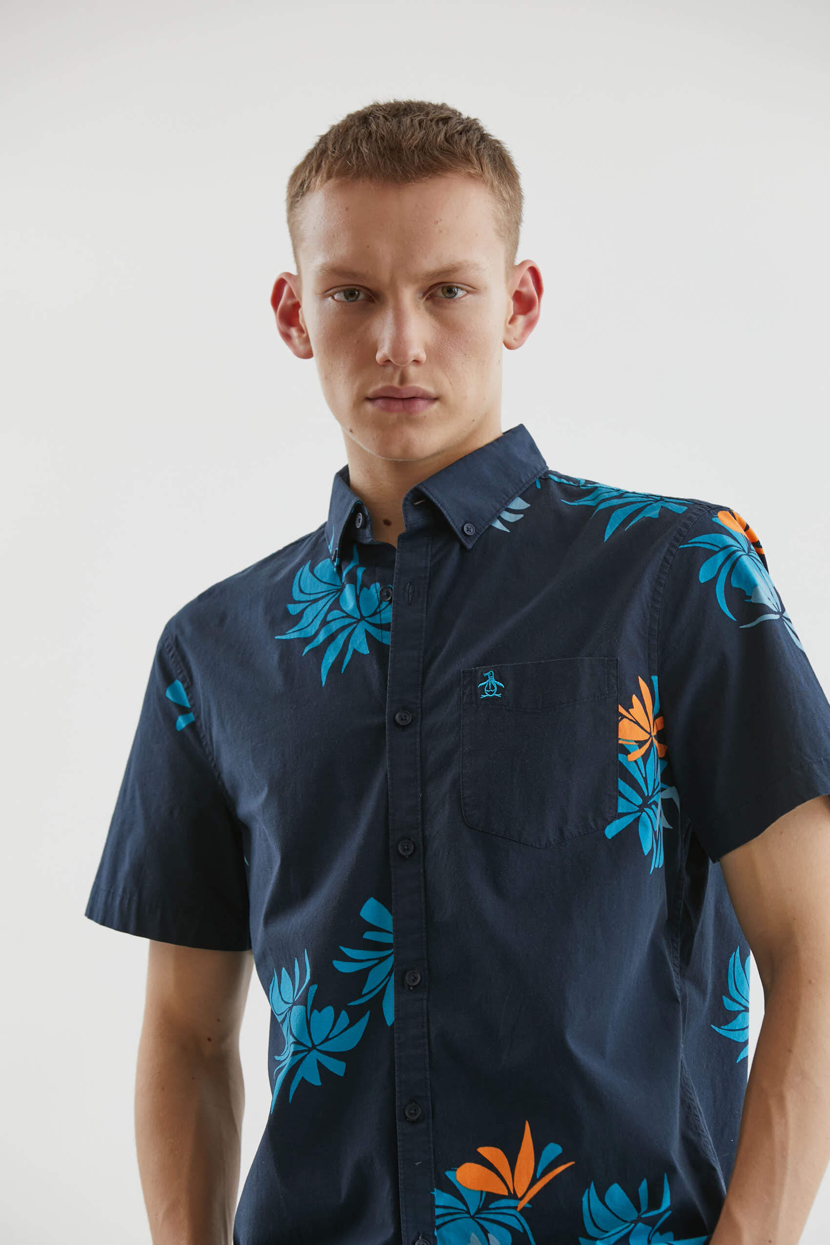 penguin_ss-paradise-print-shirt_40-24-2023__picture-40325
