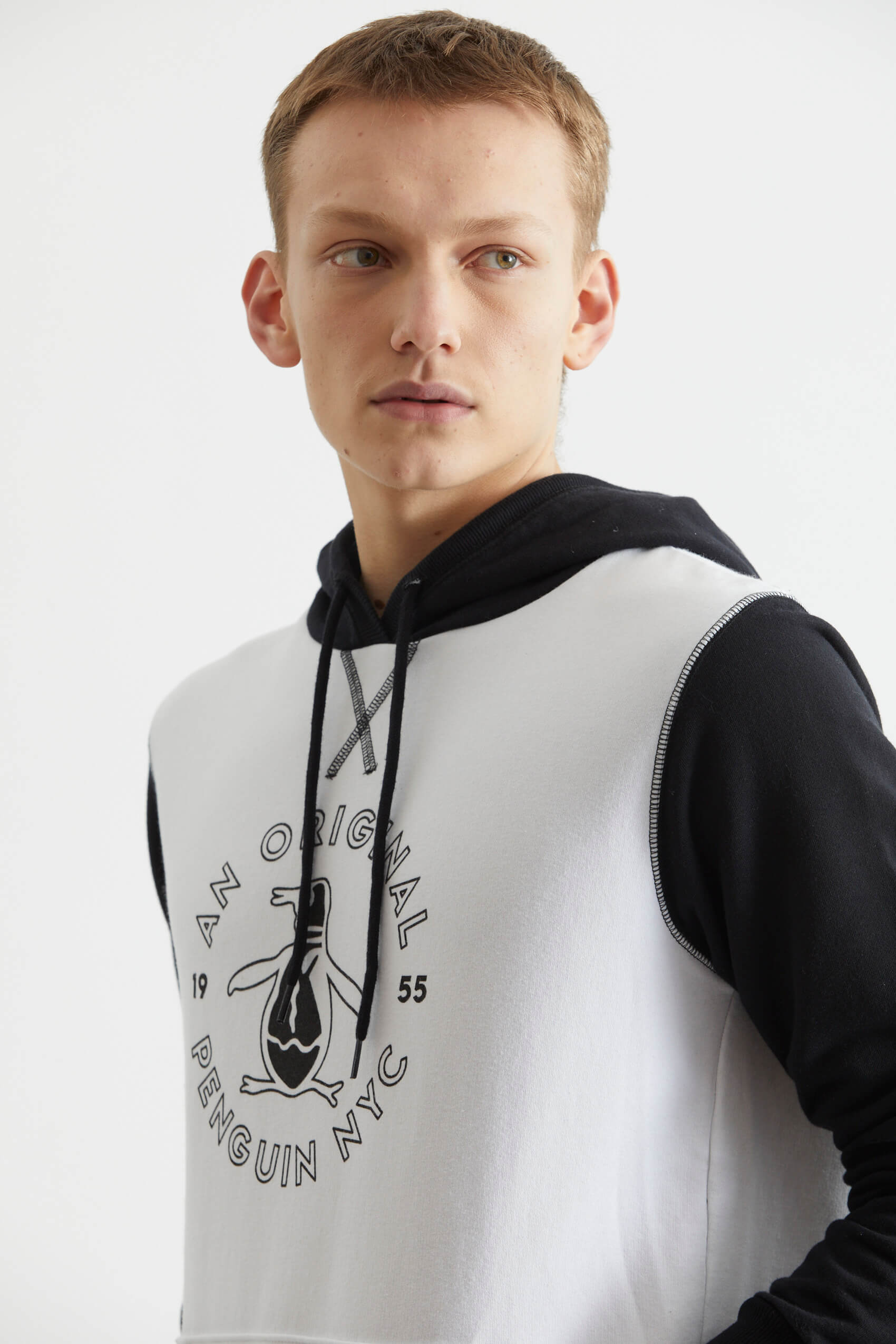 penguin_graphic-logo-hoodie_29-31-2023__picture-41235