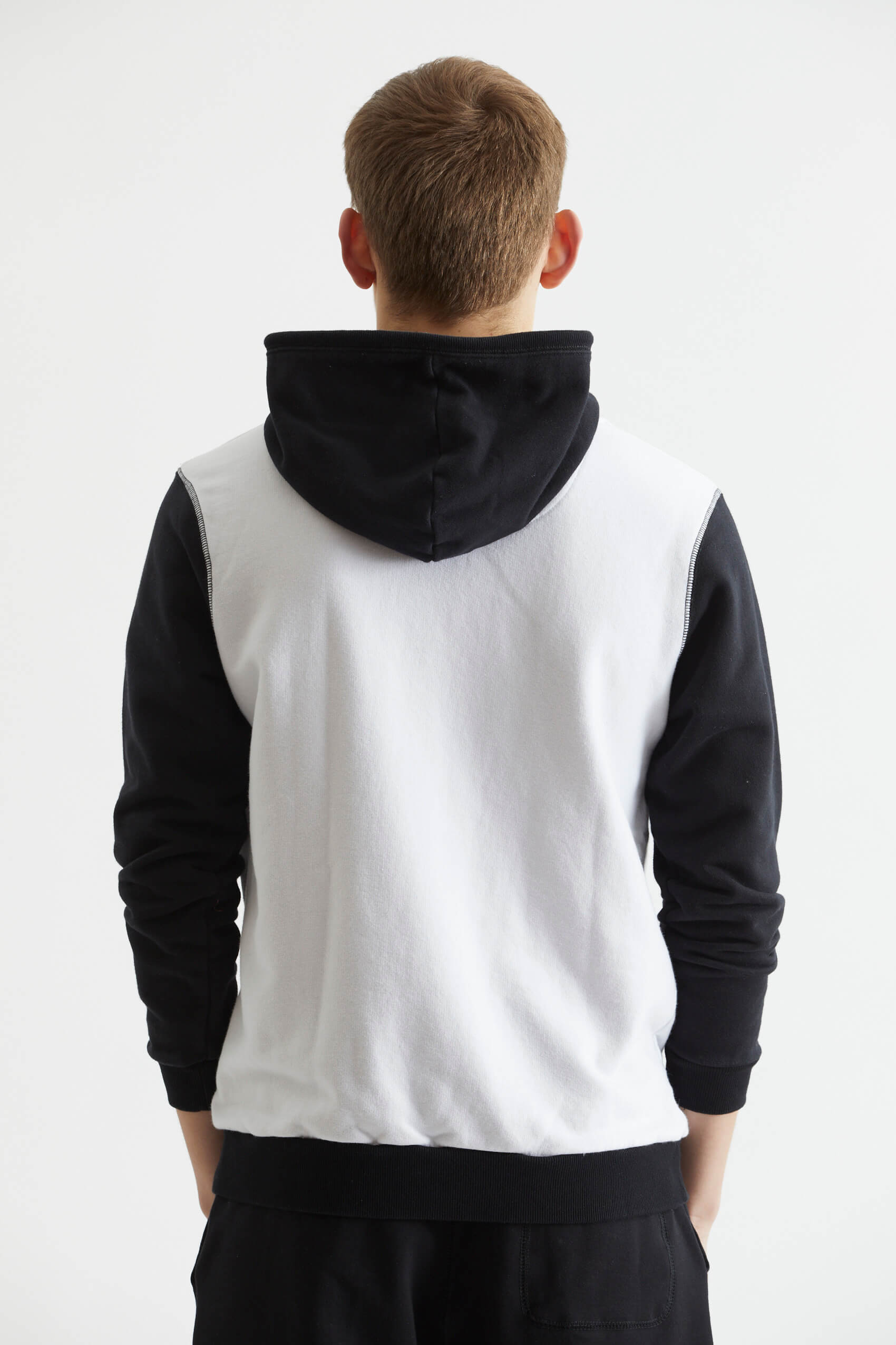 penguin_graphic-logo-hoodie_29-31-2023__picture-41236
