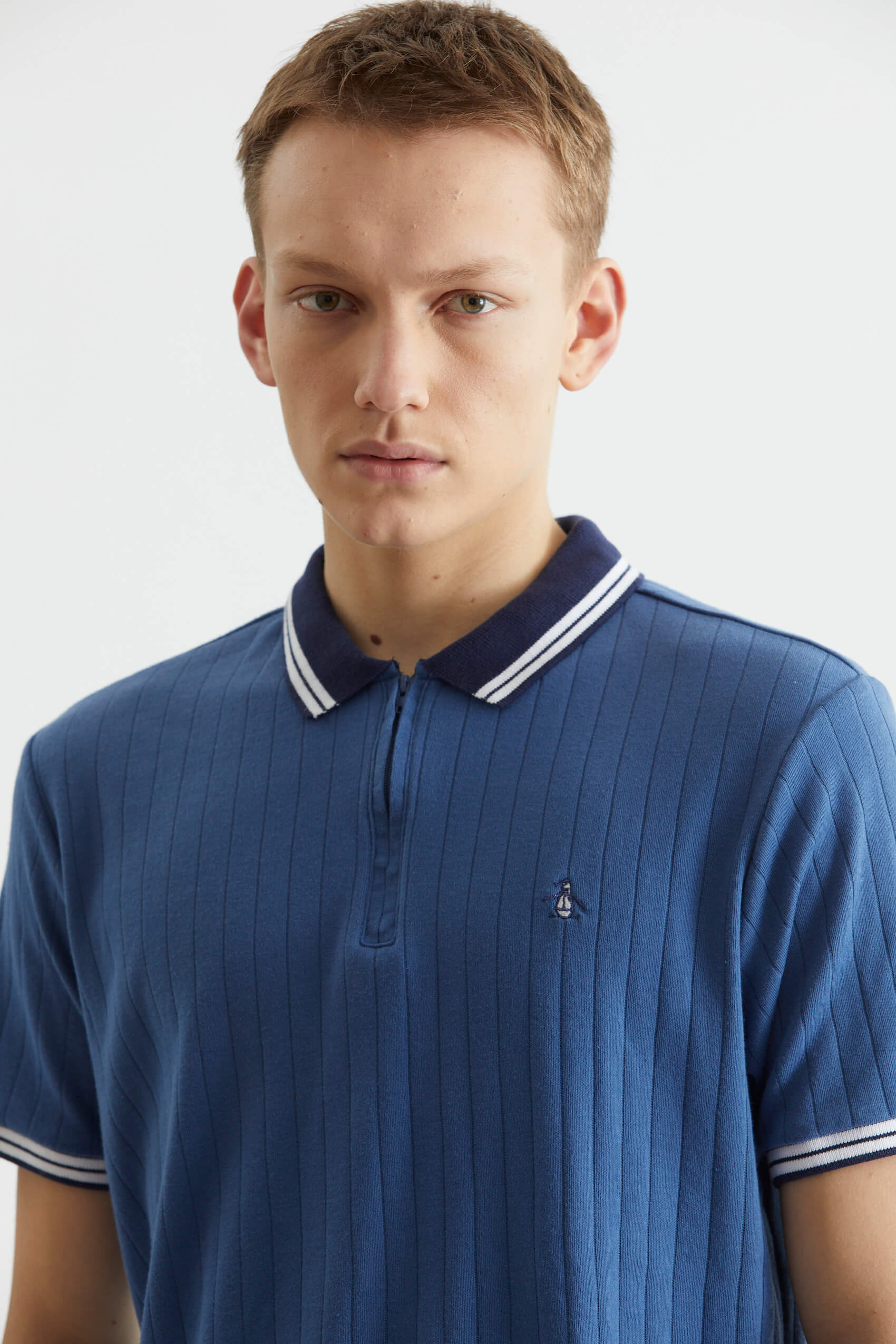 penguin_ss-contrast-zip-retro-polo_39-24-2023__picture-42314