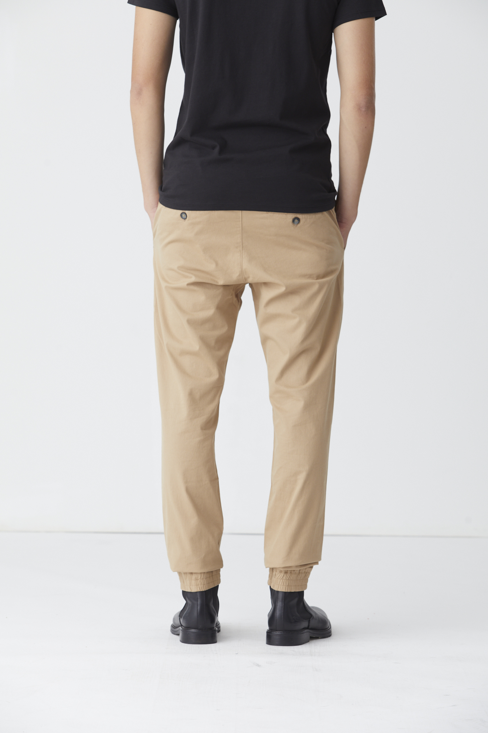 penguin_solid-chino-jogger_18-24-2024__picture-44869