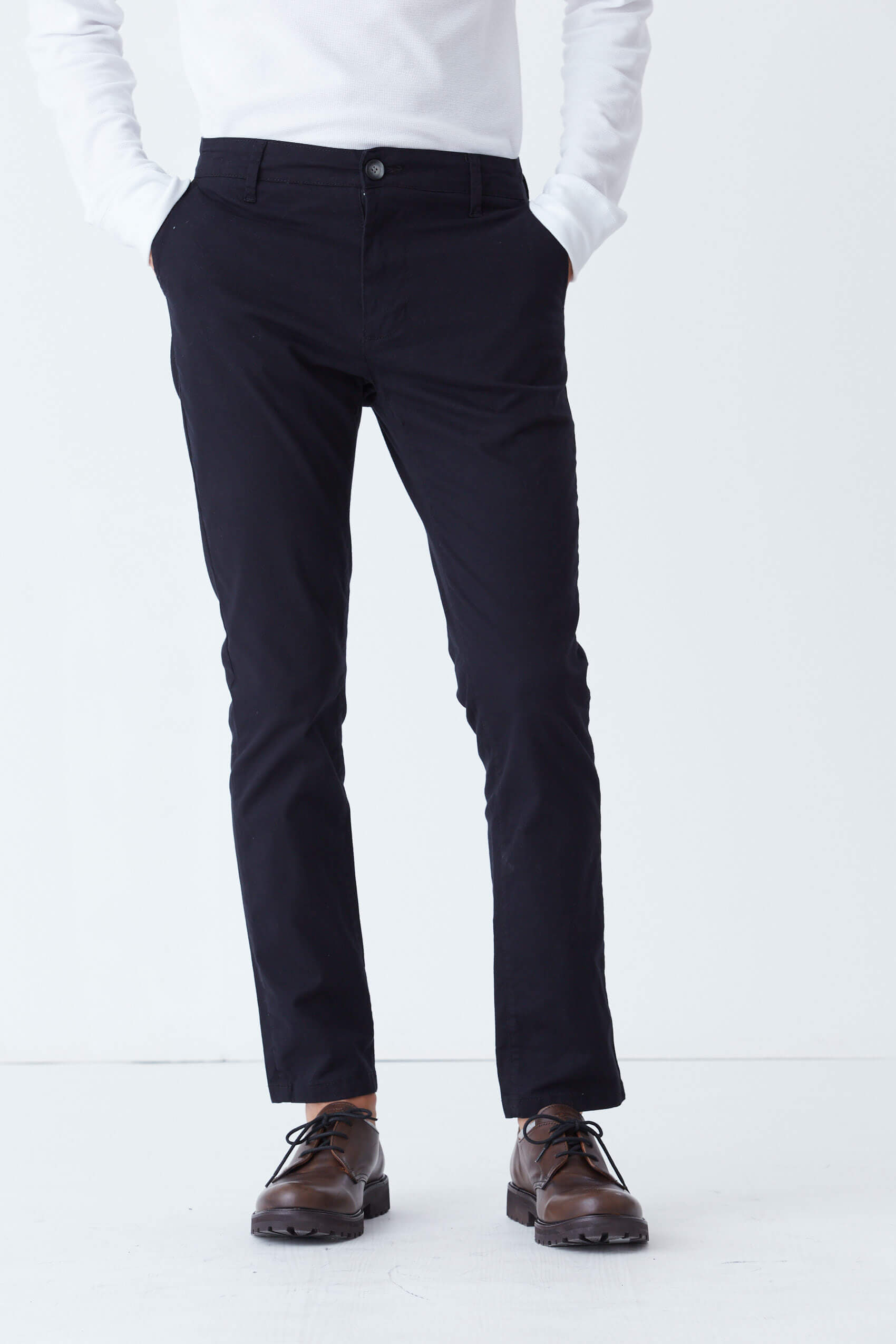 Cropped Pleat Solid Chino Pant